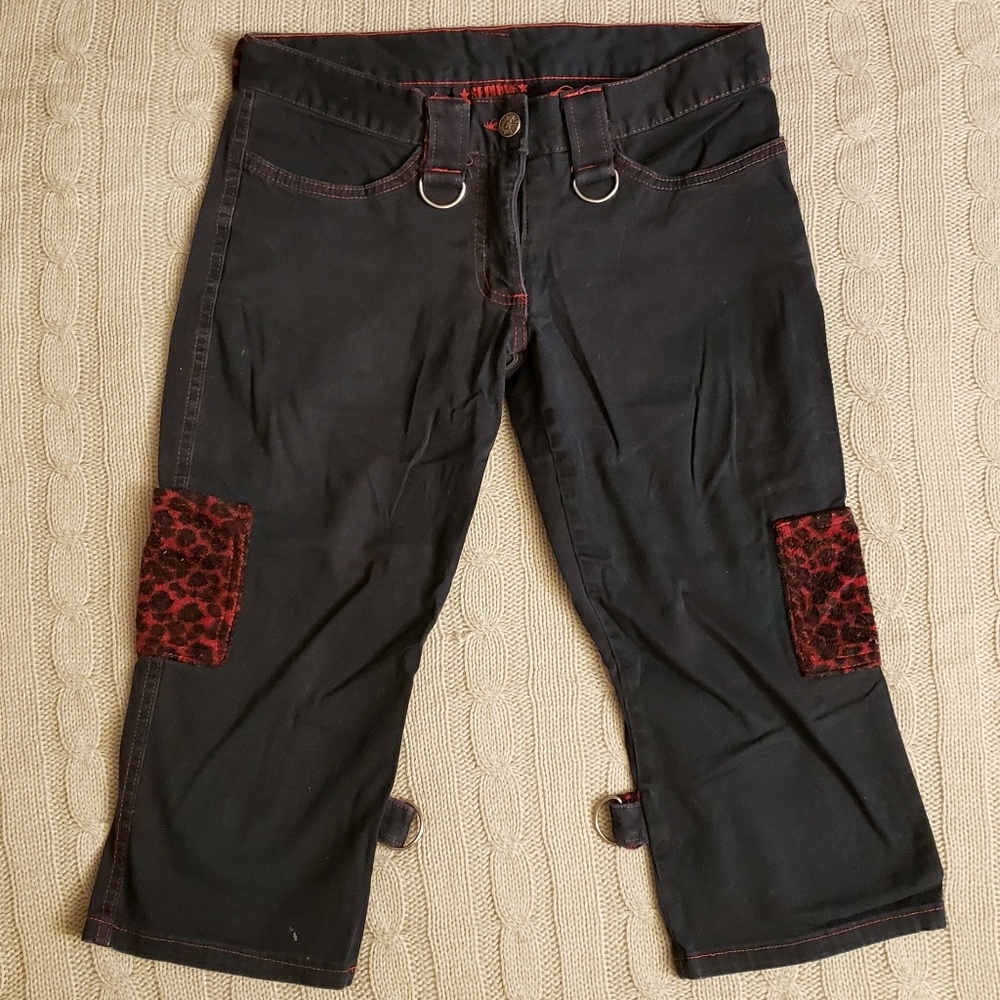 SERIOUS black capris with red leopard print star
